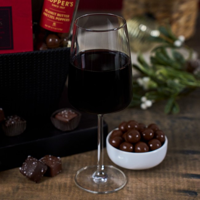 Holiday Red Wine & Dark Chocolate Gift Basket Honig 