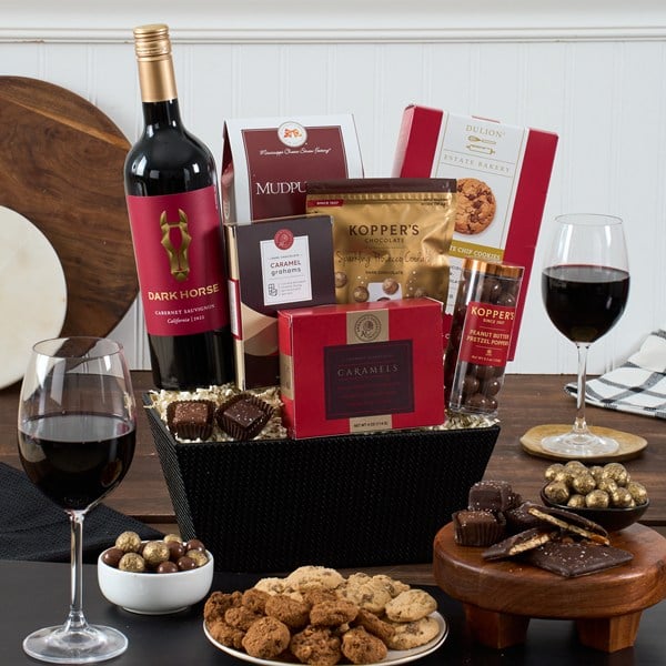 Red Wine & Dark Chocolate Gift Basket - Viu Manent