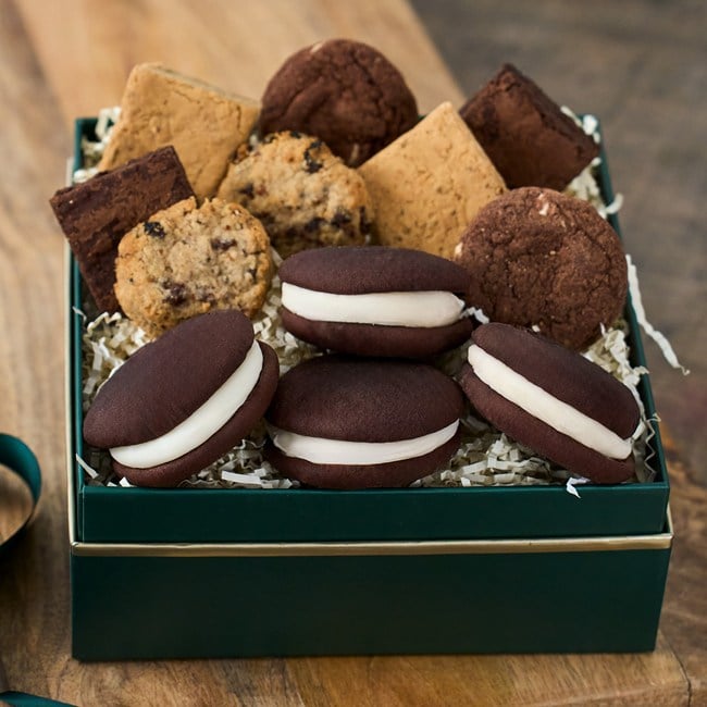 'Tis The Season Bakery Gift Box - Medium