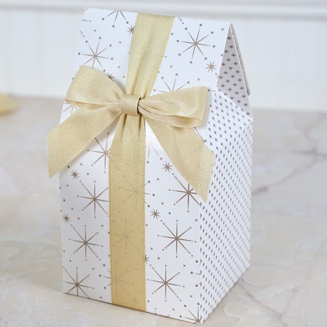 Classic Christmas White Chocolate Caramel Popcorn Gift